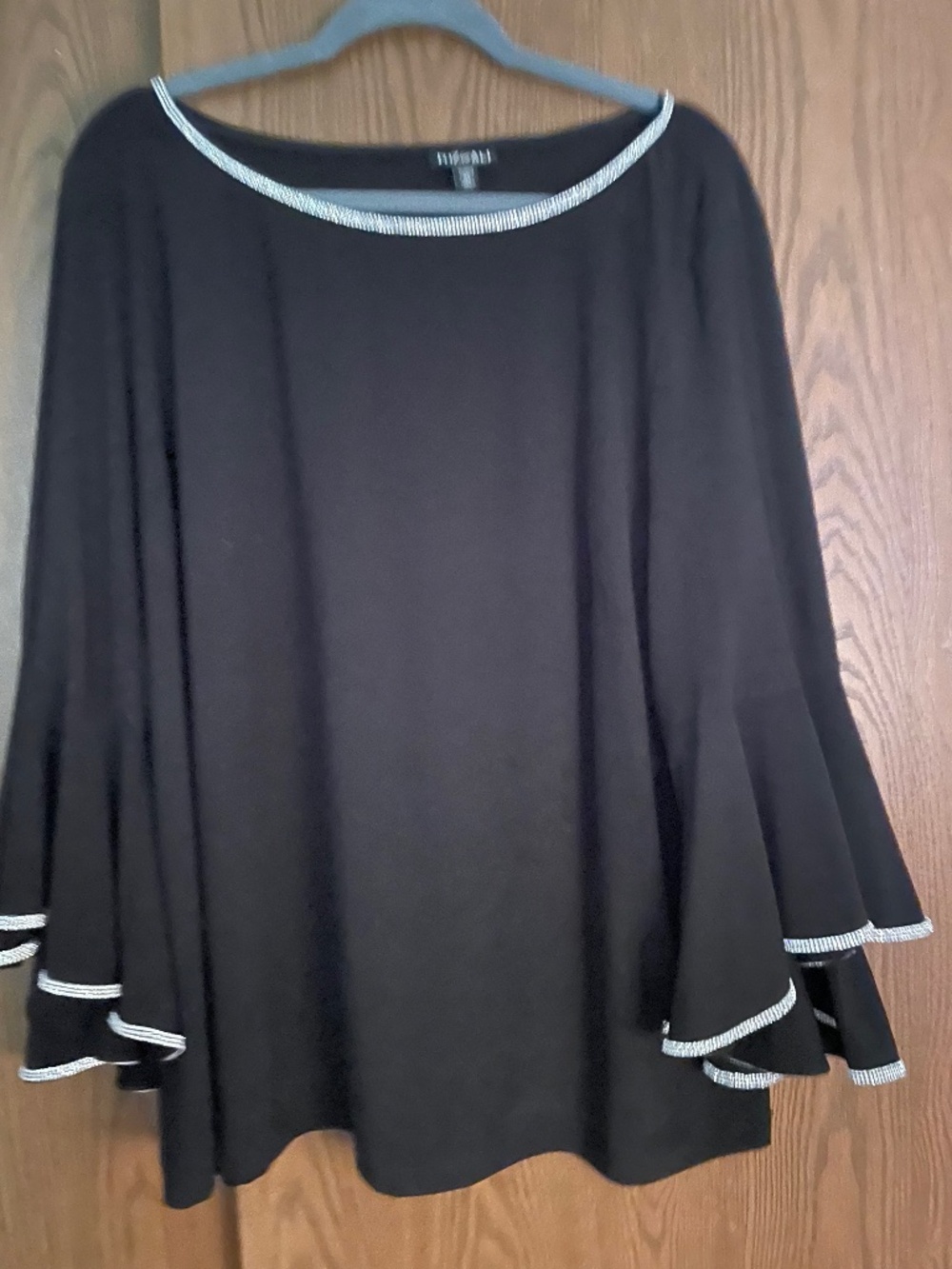 Roz & Ali size 3X plus dressy black top with rhinestones and flutter sleeves